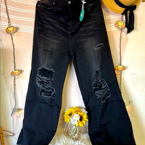 Blakely Black Distressed Jeans - Picture 4 of 14